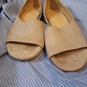 NATURALIZER Cut Outs